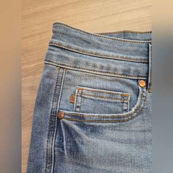 Judy Blue Light Wash Jean Shorts - Picture 2 of 6